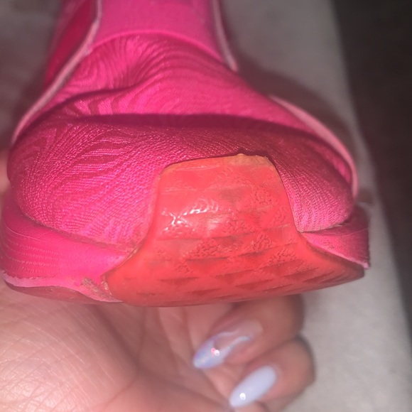 Hot pink Pumas - Picture 7 of 7